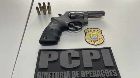 Homem que iria pra audiência de custódia é preso com arma e munição