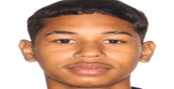 Jovem de 19 anos é morto enquanto estava sentado em calçada