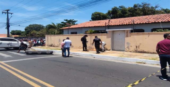 Vídeo: Homem é morto com tiro após tentar agredir policiais com facão