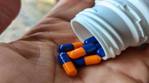 Você toma omeprazol todos os dias? Veja o que especialistas dizem sobre os riscos