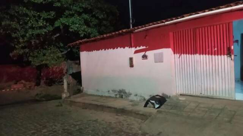 Homem é morto a tiros dentro de casa enquanto dormia
