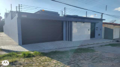 CASA À VENDA – ALTO PADRÃO EM FLORIANO