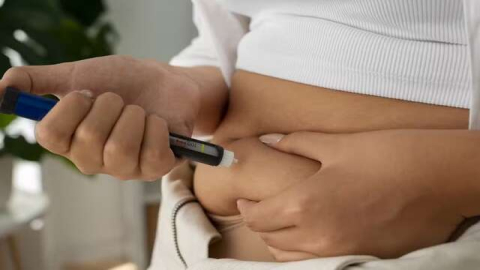 Comércio ilegal de canetas emagrecedoras cresce impulsionado pela desinformação, e aumenta riscos à saúde