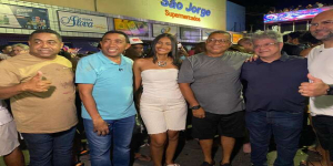 Lideranças políticas locais e do estado estão presentes no arrastão de aberturta do carnaval de Floriano