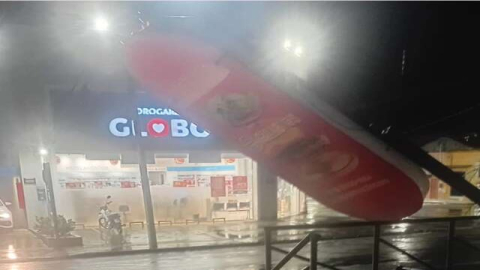 Temporal em Floriano deixa placas de trânsito e de empresas viradas e derruba árvores