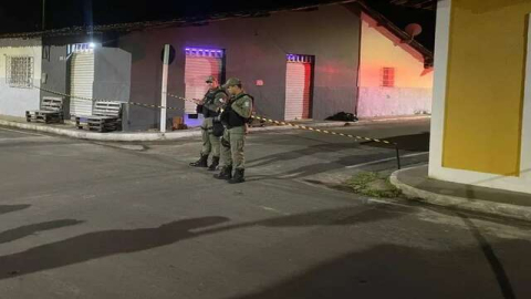 Jovem de 22 anos é assassinado a tiros em bar