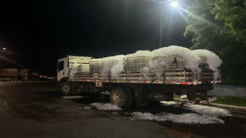 PRF intercepta caminhão com 1,5 tonelada de tilápias vivas transportadas em recipientes de produto químico