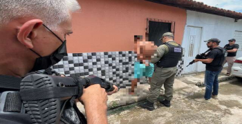 Homens são presos suspeitos de tráfico de drogas e receptação