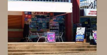 Mulher e homem invadem duas empresas na Praça Sebastião Martins, em Floriano-PI