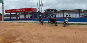 Depois da implantação de uma Escola Militar em Barão, cerca de 300 alunos recebem fardamento