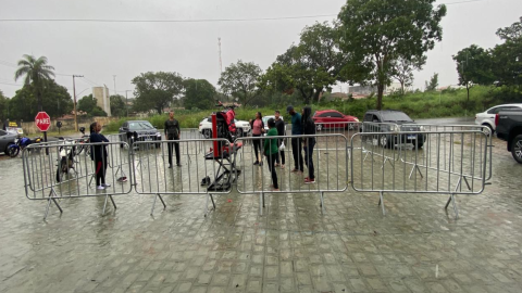 Se aproxima das 46h a prova de resistência de uma empresa em Floriano. Os participantes estão em pé