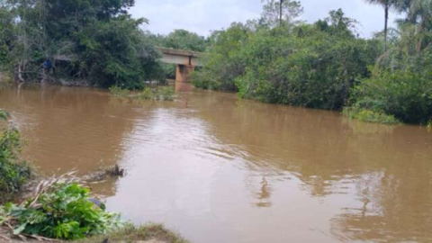 Duas pessoas são encontradas mortas sob suspeita de afogamento em riachos