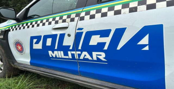 Criminoso faz missionária refém, obriga a tirar a roupa e leva veículo