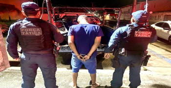 Homem é baleado no peito após criminosos invadirem casa e efetuar disparos