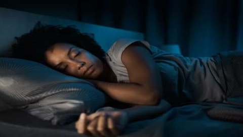 Por que o sono fica mais superficial à medida que envelhecemos, e como isso afeta a saúde