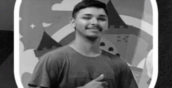 Jovem que bateu em traseira de veículo e caiu de viaduto morre em hospital