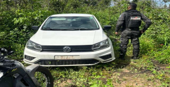 Motorista de aplicativo pula de carro após ser feito refém e adolescentes são apreendidos