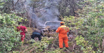 Caminhão roubado de residência é encontrado incendiado