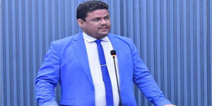 Vereador João Neto, PT, da base do gestor Antônio Reis, em Floriano, faz duras críticas a Joel na Câmara