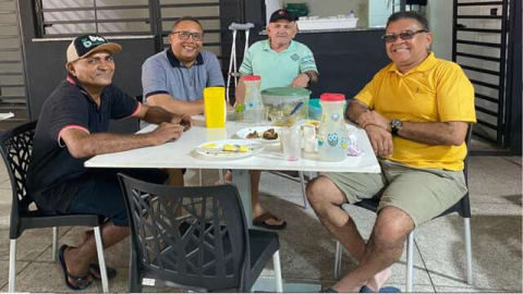 Café da manhã no Restaurante da Dona Neuza no Mercado de Floriano com o ex-vereador Erisvaldo