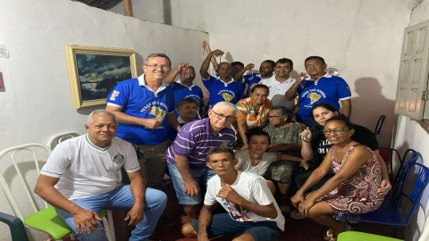 Comunicadores e amigos do Joilson, bem como integrantes do THMR se juntam aos familiares para orações