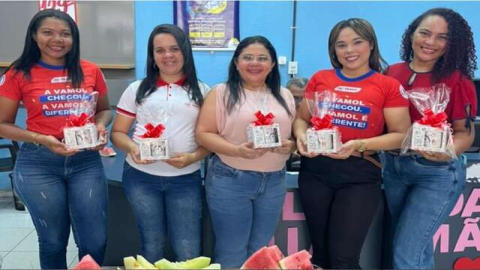 Mães da Loja Vamol, representação de Floriano, são homenageadas e recebem lembraças