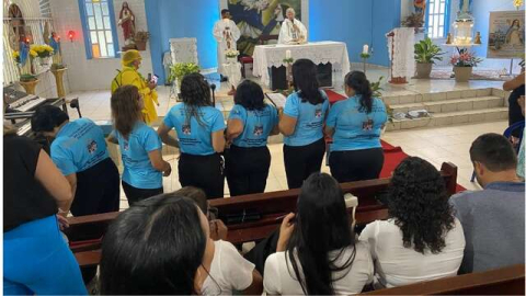 Famílias inteiras lotaram as Igrejas no domingo das mães e todas foram homenageadas