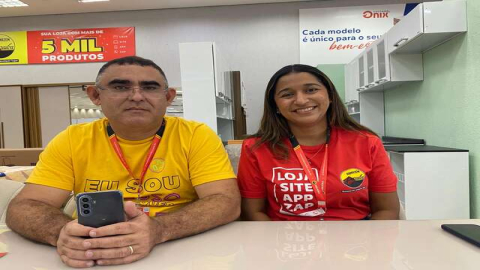 F. Costa e Nayane trabalham a inauguração da nova loja do Armazém Paraiba, de Chico Ayres 