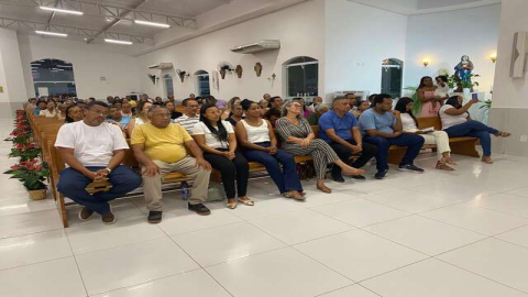 Parentes e amigos compareceram na missa de 7º dia pelo falecimento da Sra. Maria da Paz