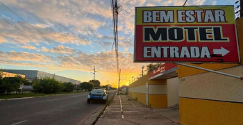 Quatro homens quebram suite de motel e tentam sair sem pagar conta e prejuizo
