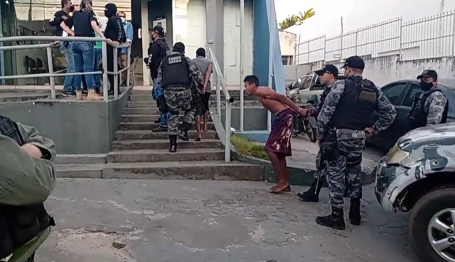 policiais