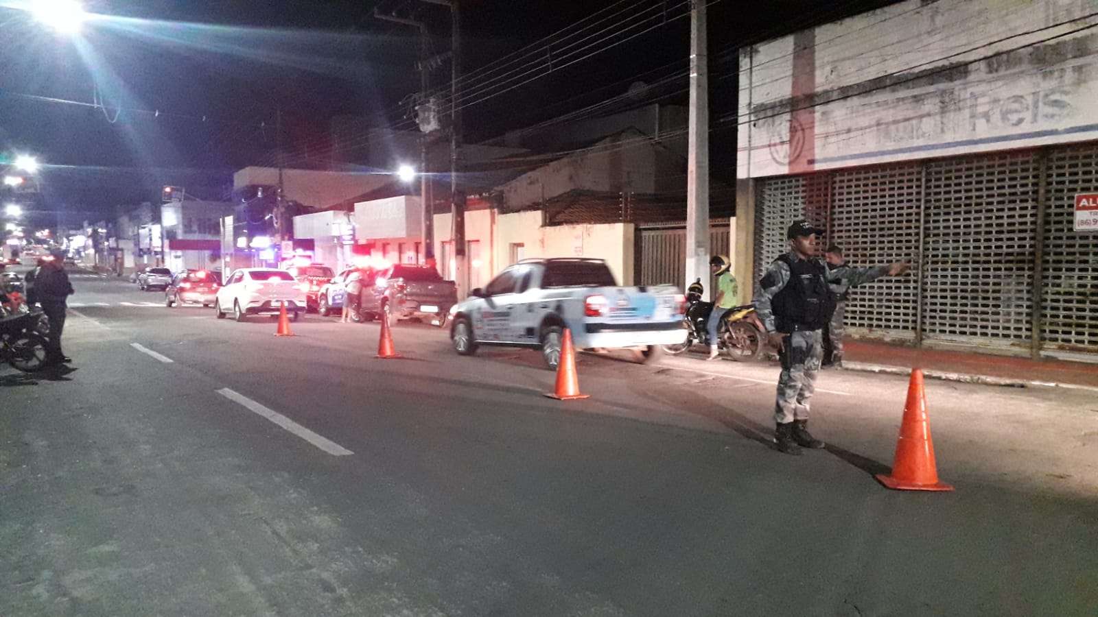 policiais
