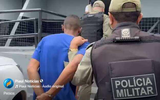 Momento da chegada em Floriano de dois acusados de crimes em São José do Peixe