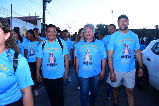 Caminhada em prol do Mosteiro, em Floriano, contou com Joab e o deputado Gustavo