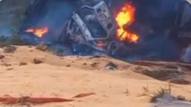 Carreta e carro de passeio pegam fogo durante colisão e deixa mortos no Sul do Piauí