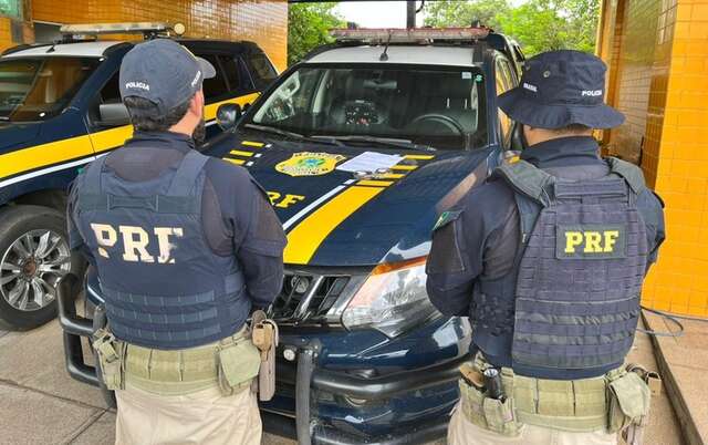 Passageiro é preso pela PRF com mandado por roubo durante fiscalização em ônibus na cidade de Floriano