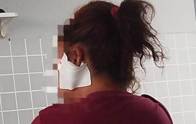 Mulher tem orelha rasgada em tentativa de furto dentro de mercado público por usuária de entorpecentes