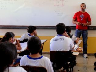 professor-escola-alunos-hg-20120305