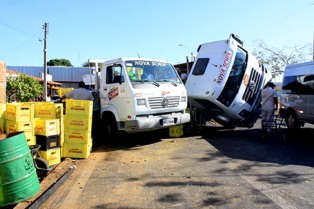 caminhaotombado882012