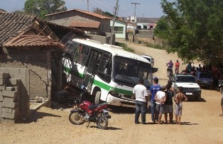 onibus desgovernado copiar